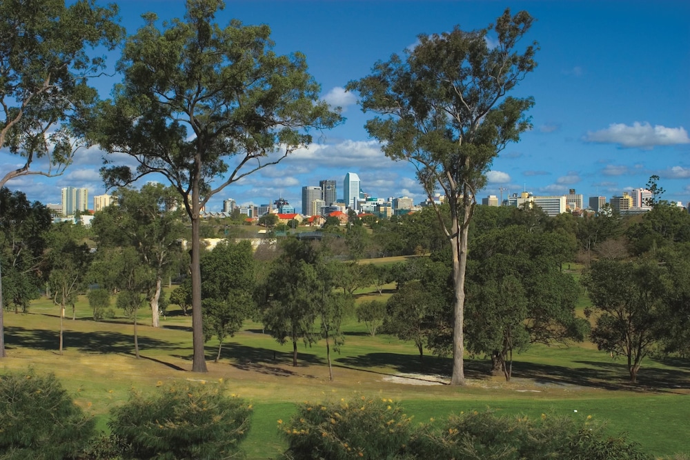 Oaks Brisbane Lexicon Suites 32/37