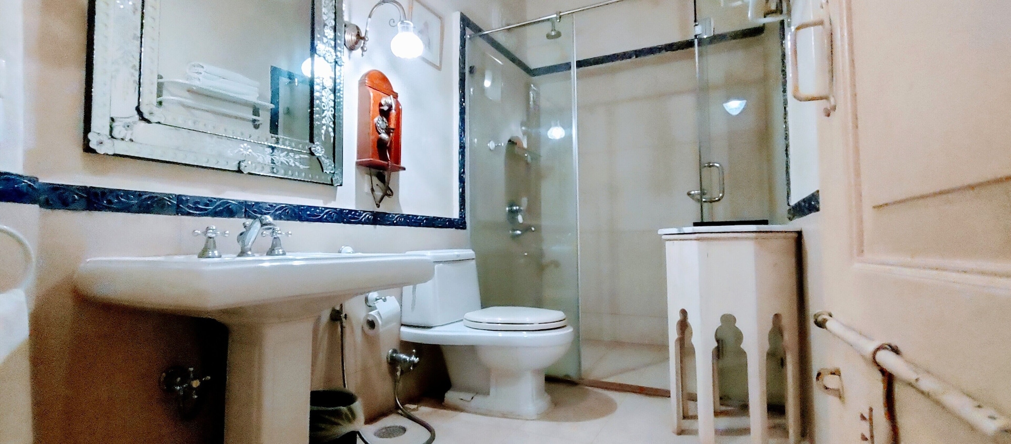 MAHARANI, SUITE