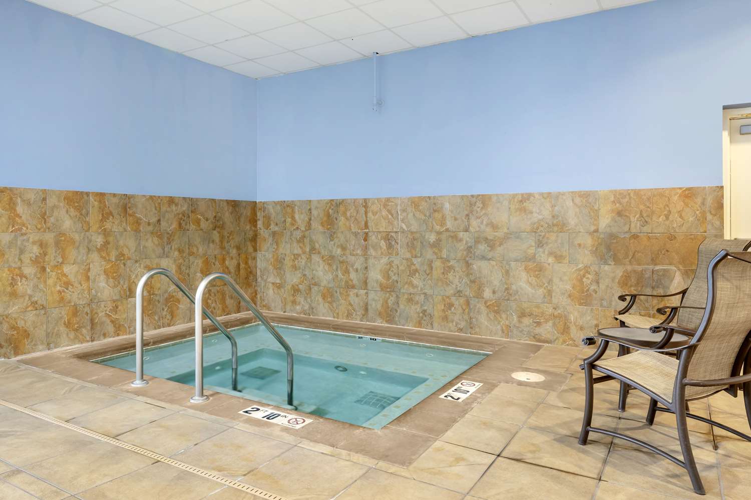Best Western Plus Mid Nebraska Inn & Suites 26/41