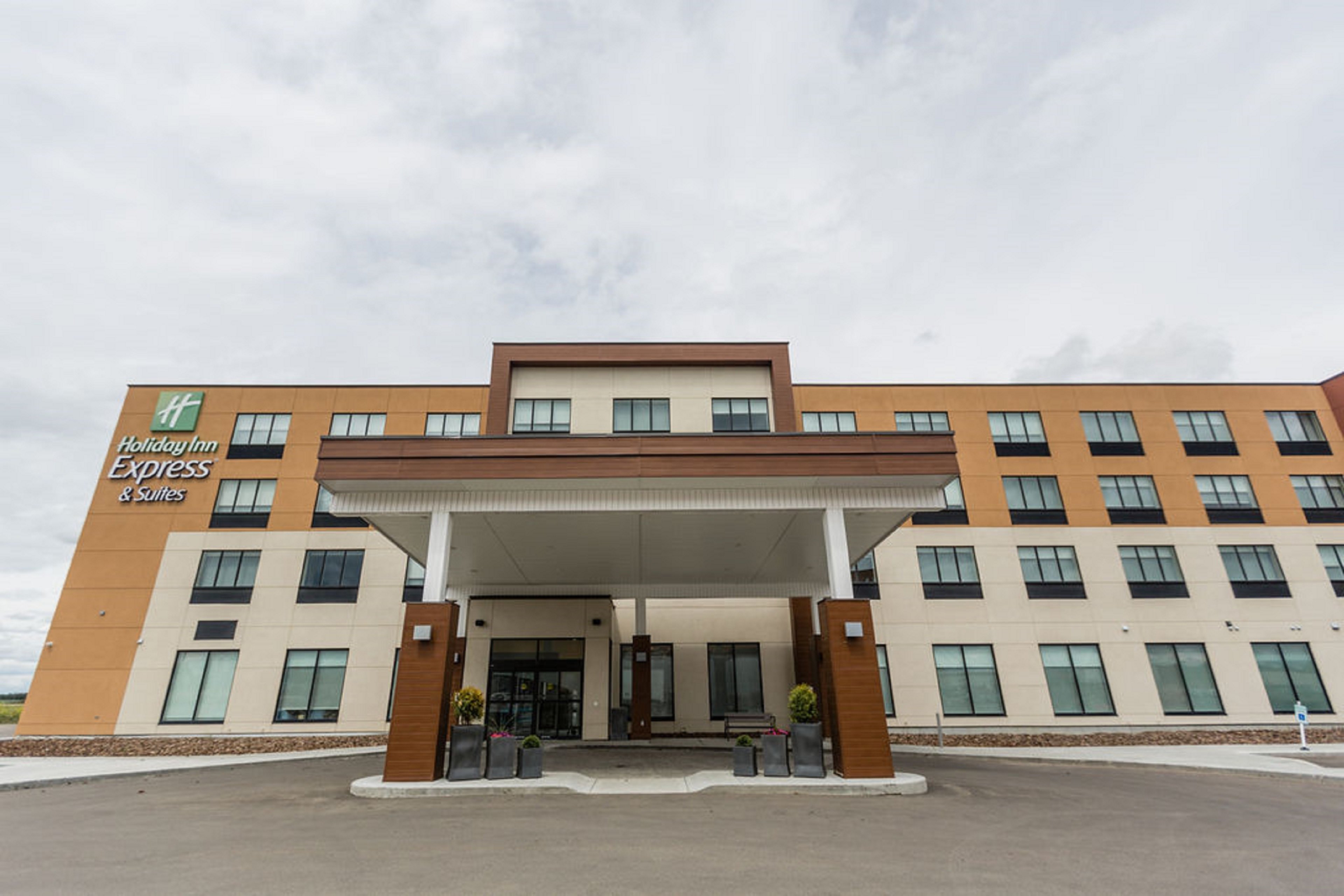 Holiday Inn Express Suites Edmonton N St Albert 3/72