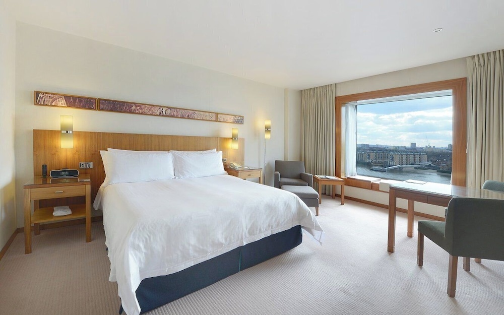 PREMIER, KING BED
