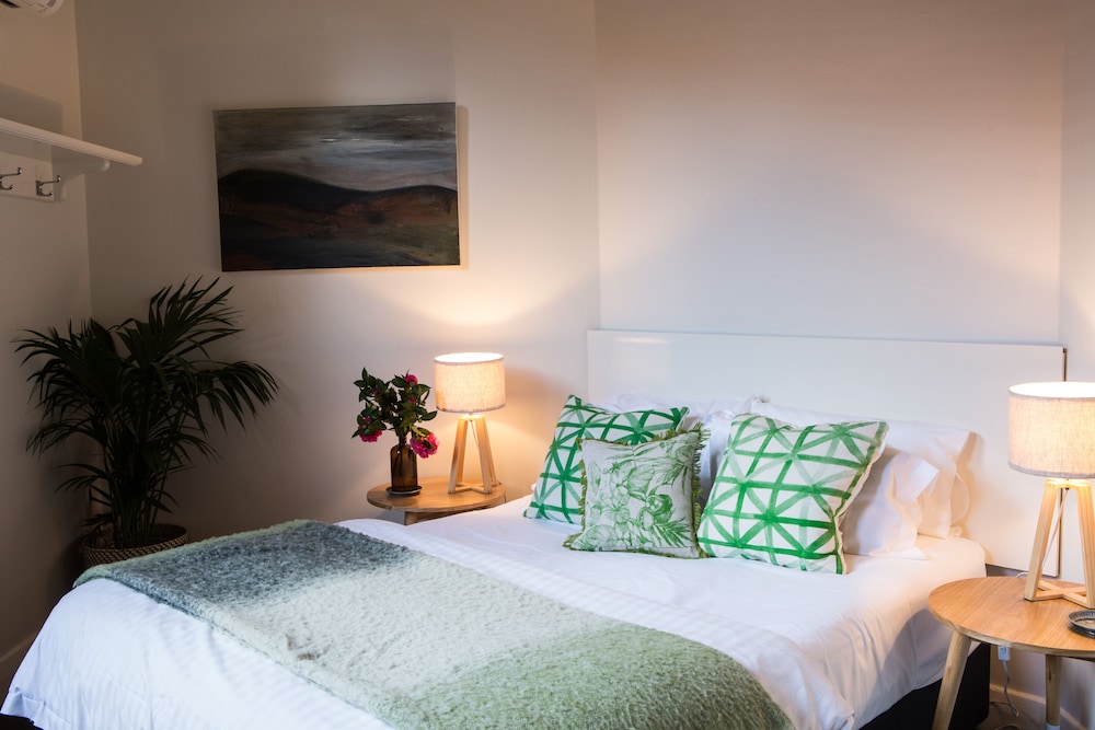 HEALESVILLE HOTEL 19/50