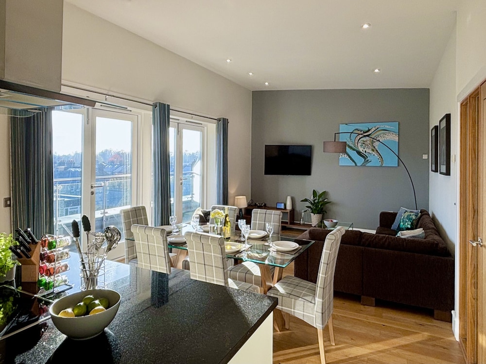 YOUR SPACE APARTMENTS - THE HAMILTONS 36/46