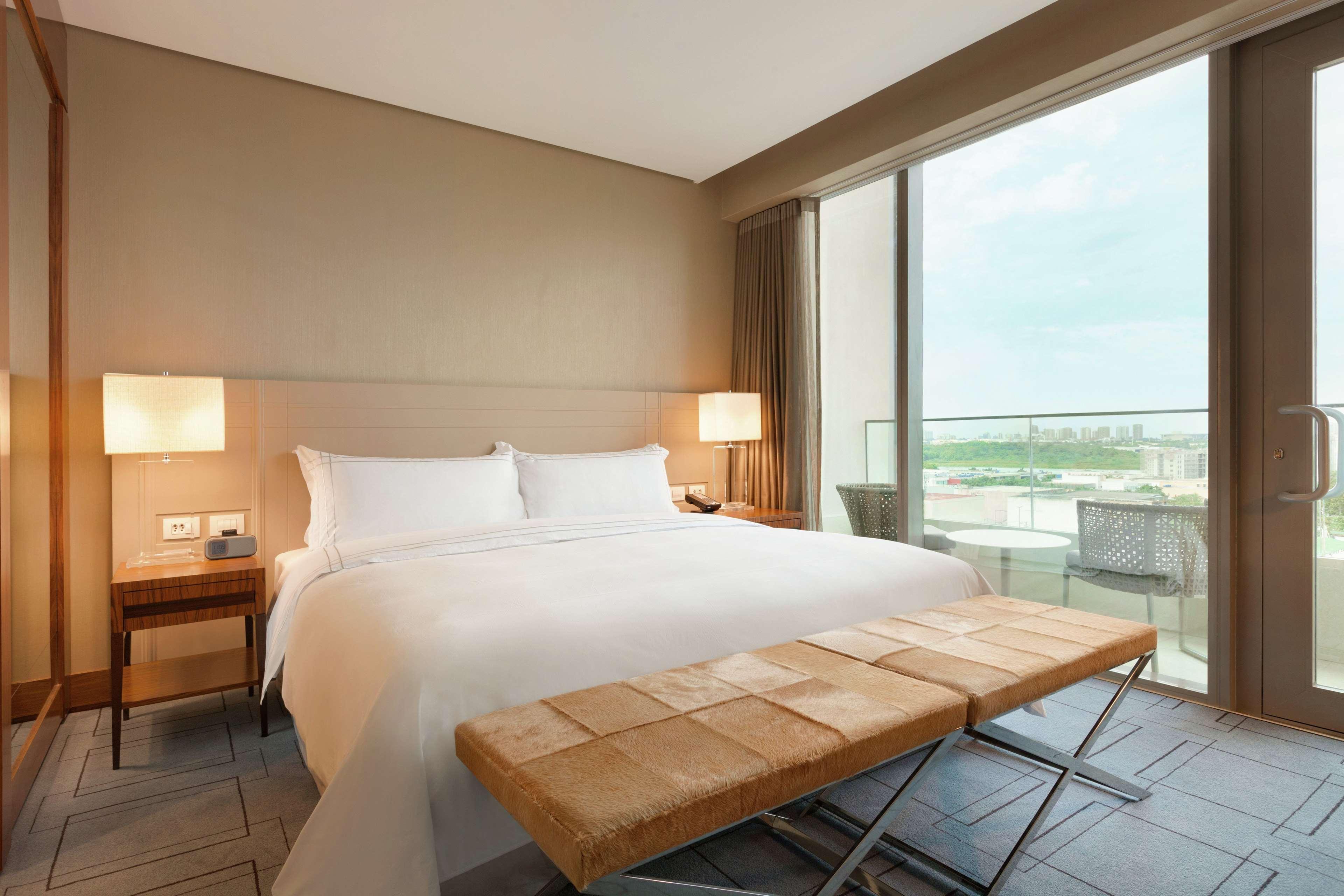 1 BEDROOM, CLASSIC, SUITE, KING BED