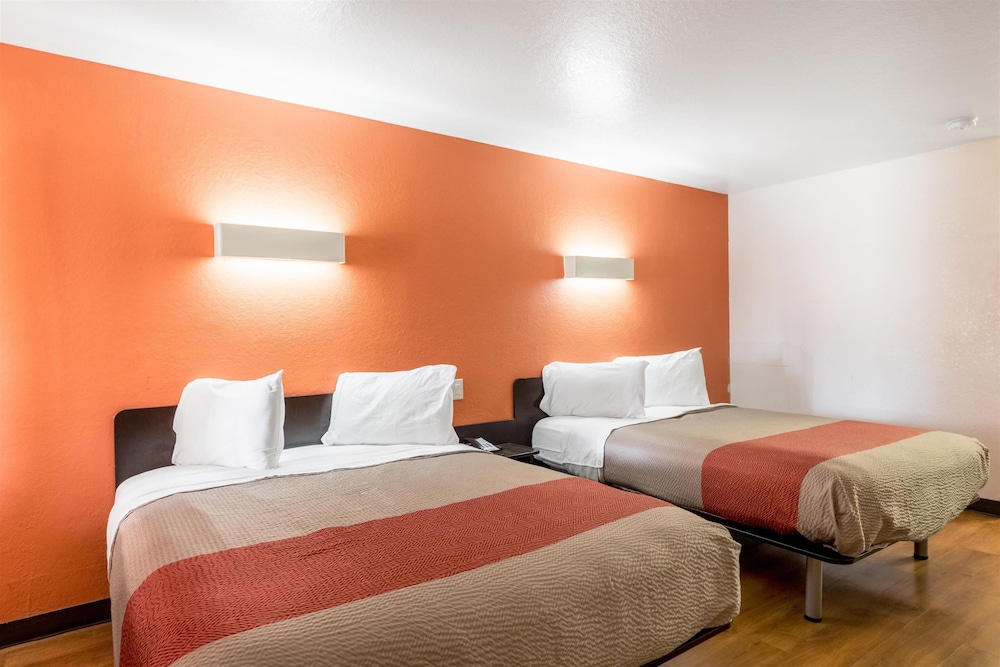 Motel6 Seguin, TX 26/53