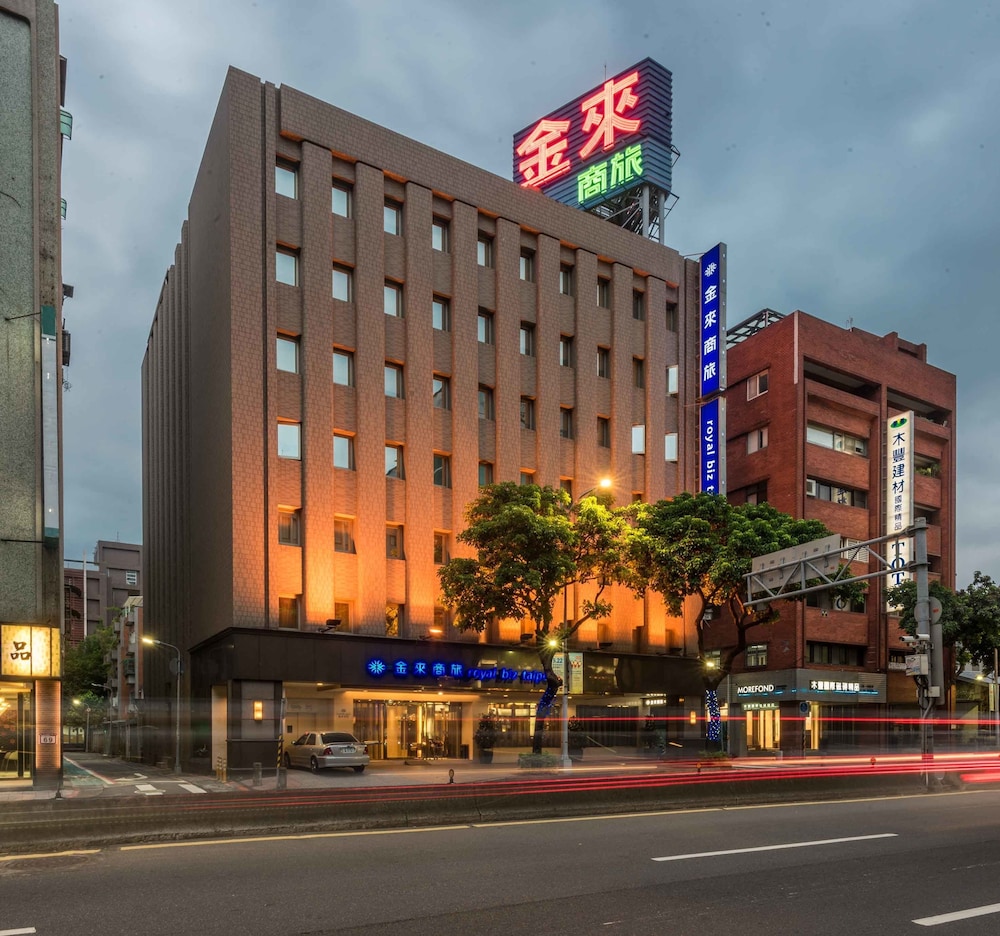 Royal Biz Taipei 4/60