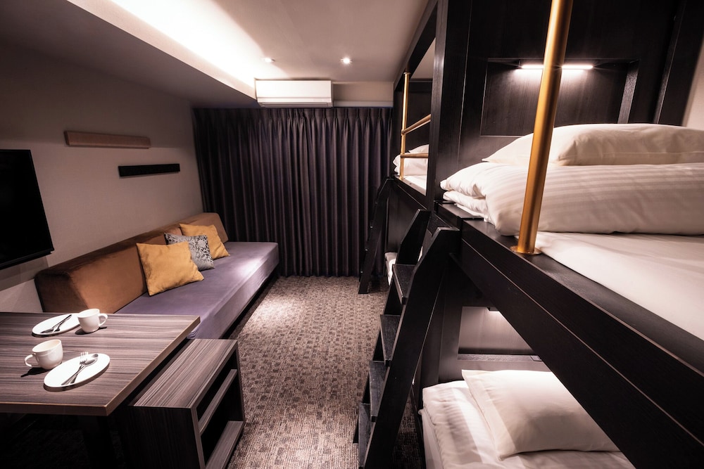 ROOM, BUNK BED