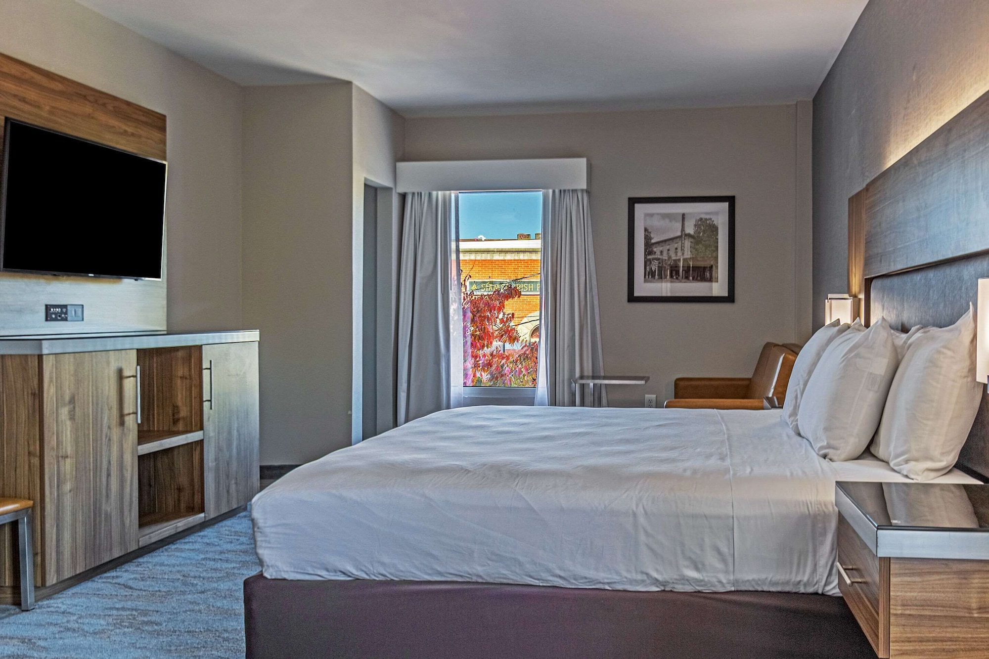 غرفة قياسية بسرير كينج بإطلالة على المدينة لذوي الإعاقة، The Penn Stroud Stroudsburg - Poconos, an Ascend Collection Hotel 5/10