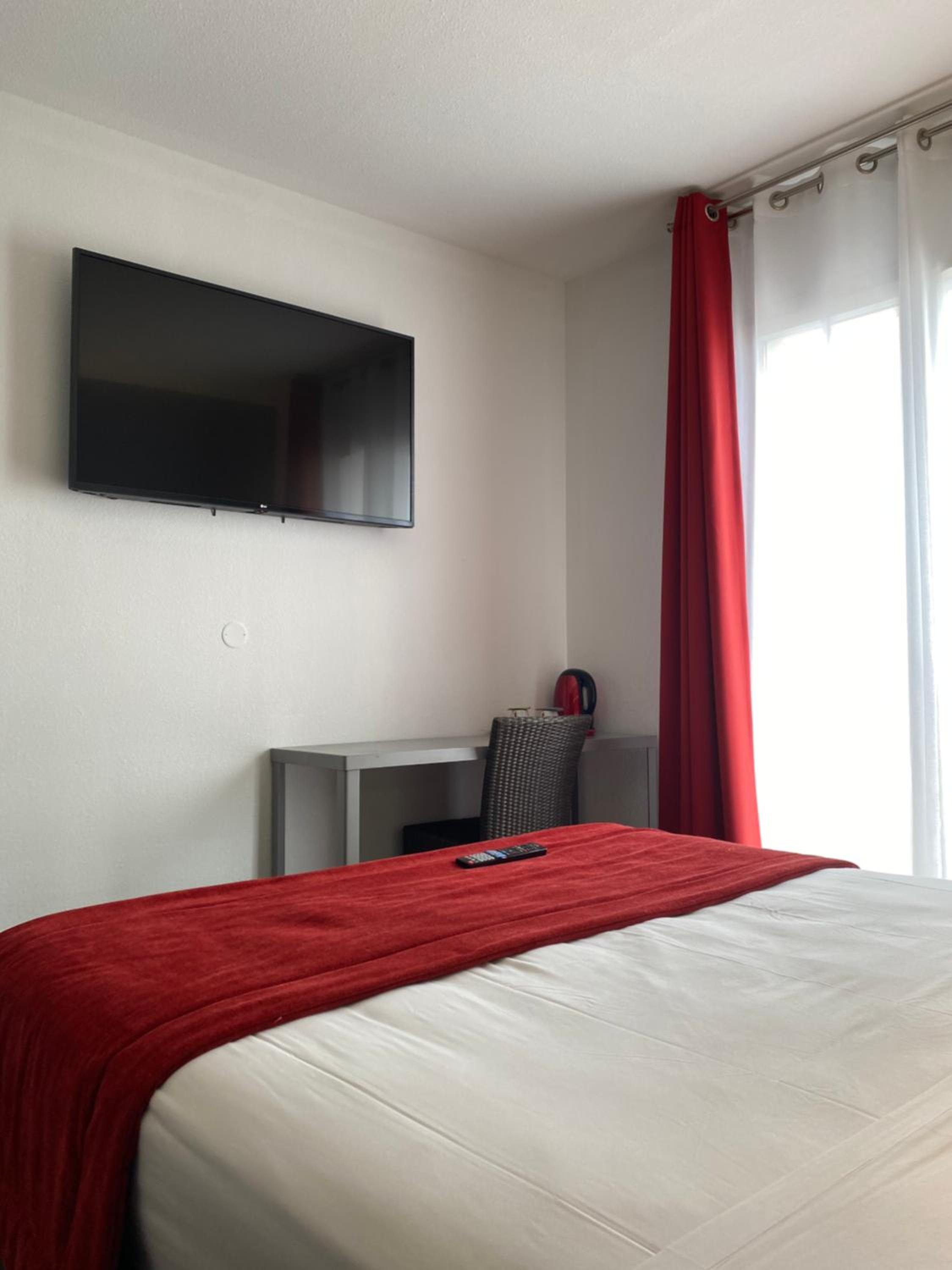 غرفة قياسية بسرير مزدوج، Hotel Les Domes - Perpignan Sud by Hosteletour 2/10
