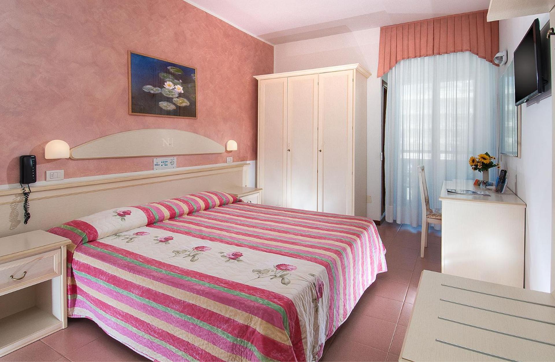Room, Double or Twin Bed, Side Sea View