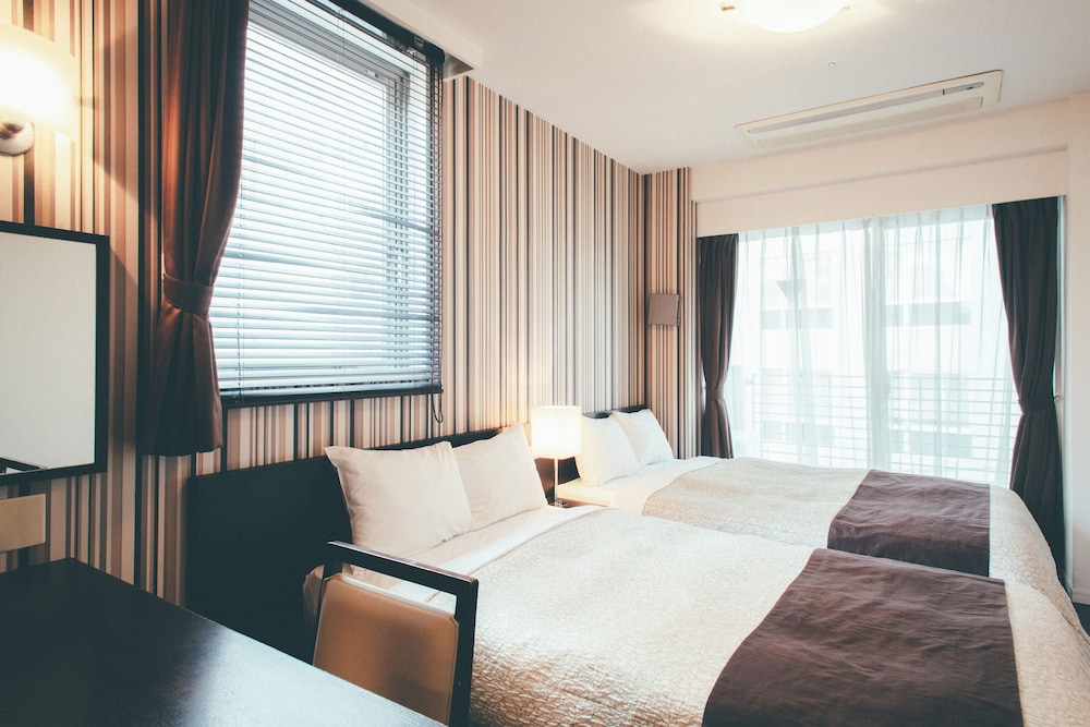 SEMI ROOM, 2 SEMI DOUBLE BEDS