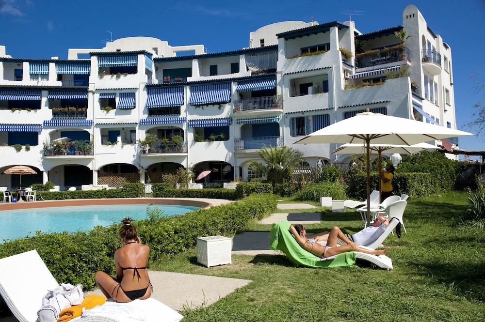 PORTOVERDE BEACH APARTMENTS 3/53