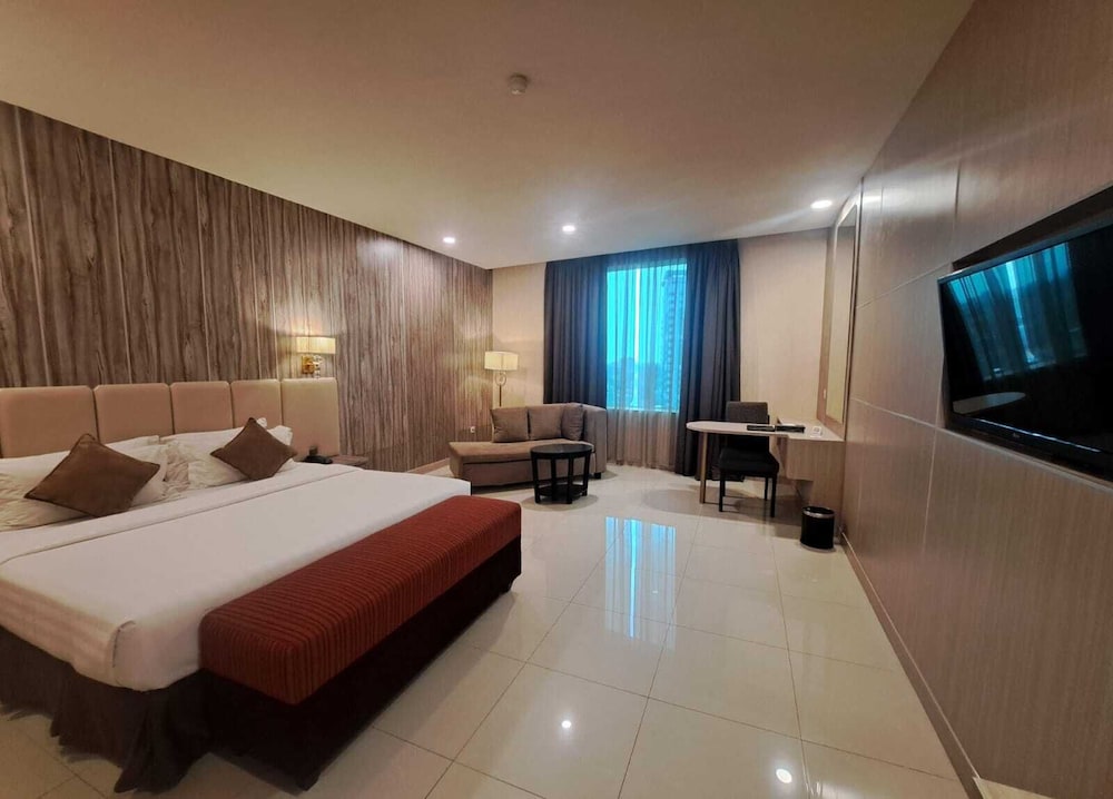 Grand Paragon 18/55
