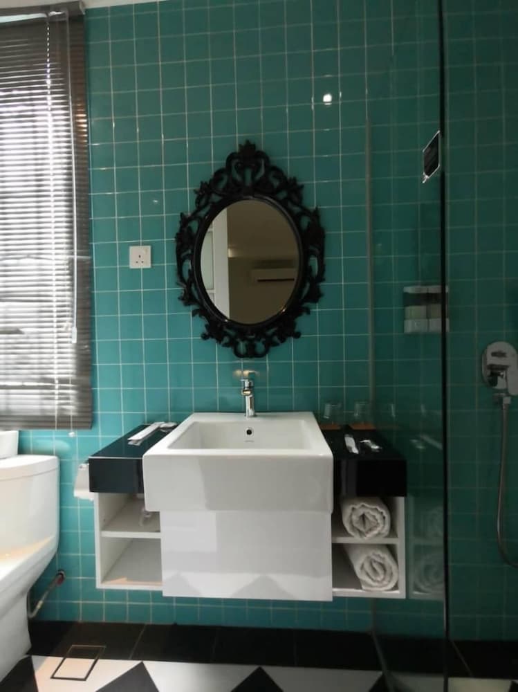Havona Boutique Hotel at Mount Austin 24/48