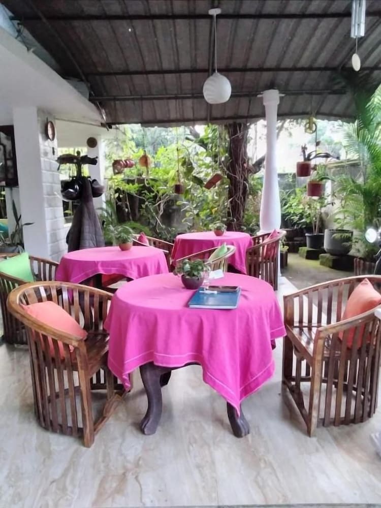 Rock Cascade Home Stay 30/50