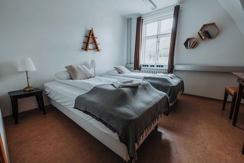 Heradsskolinn Historic Guesthouse 11/50