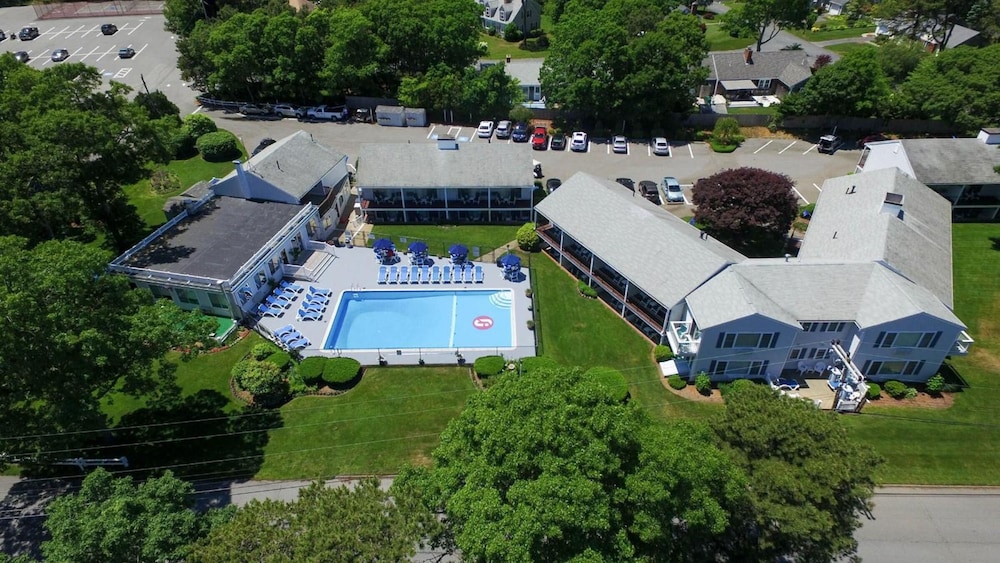 Blue Rock Resort 10/70
