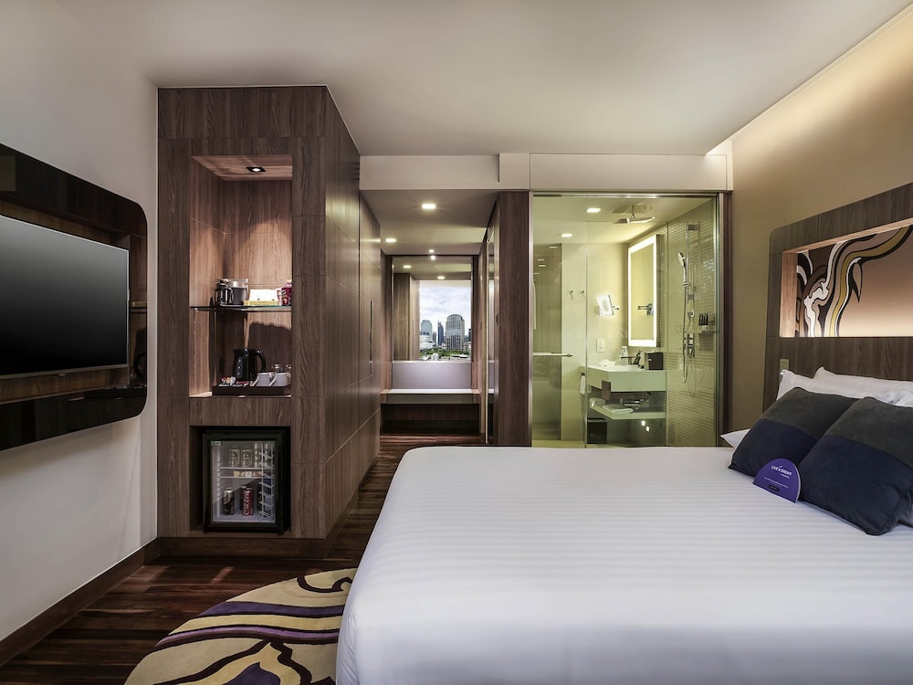 DELUXE, KING BED, CITY VIEW