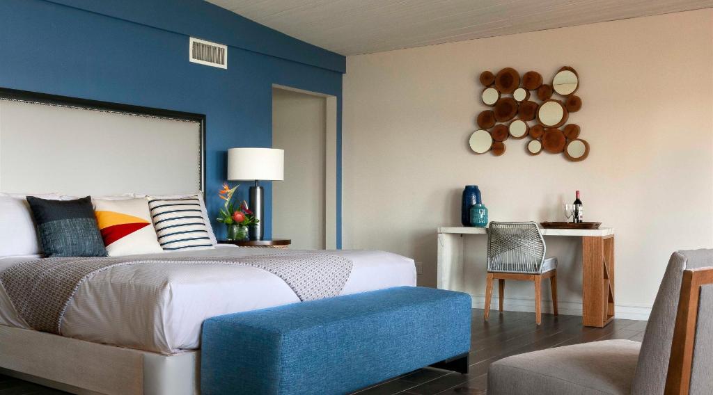 Presidential, Suite, King Bed, South Wing