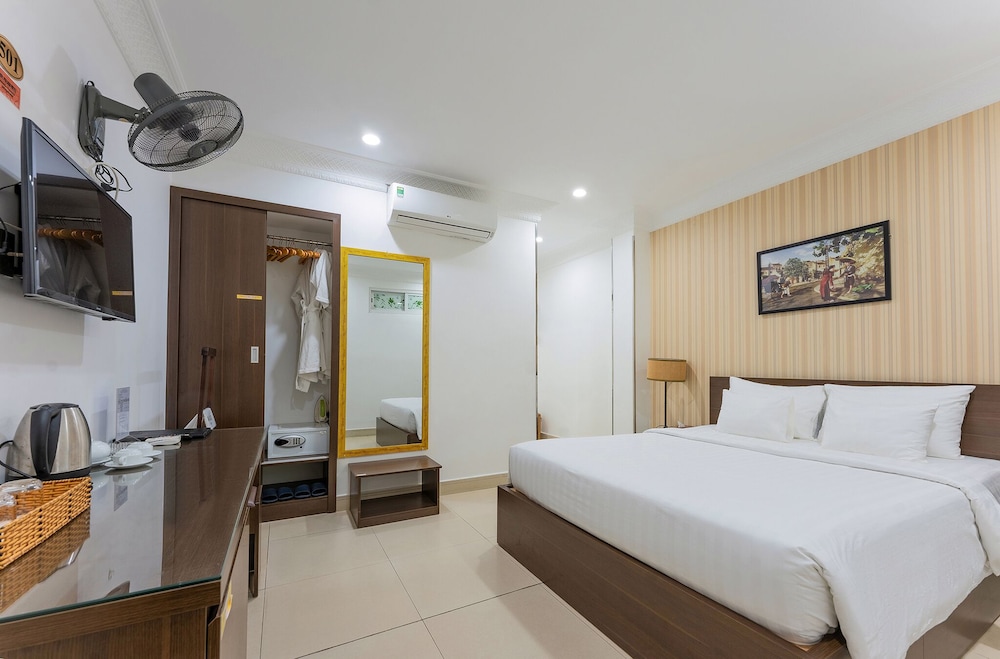 SUPERIOR, QUEEN BED