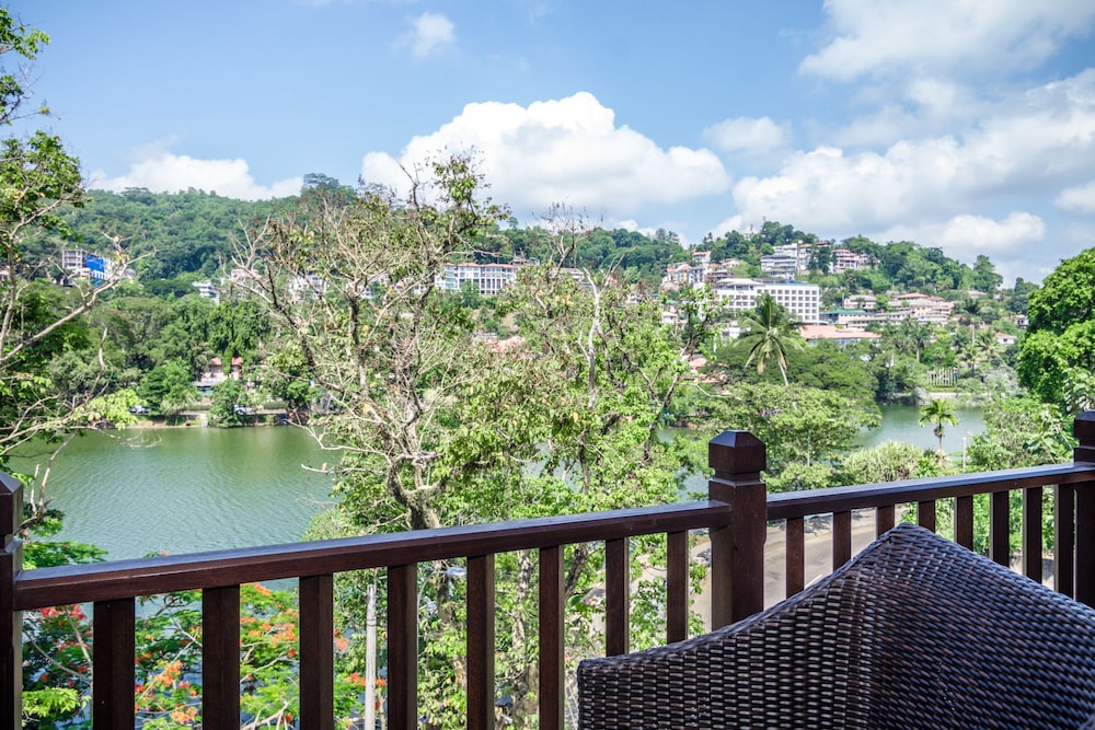 Viyana Boutique Hotel 66/70