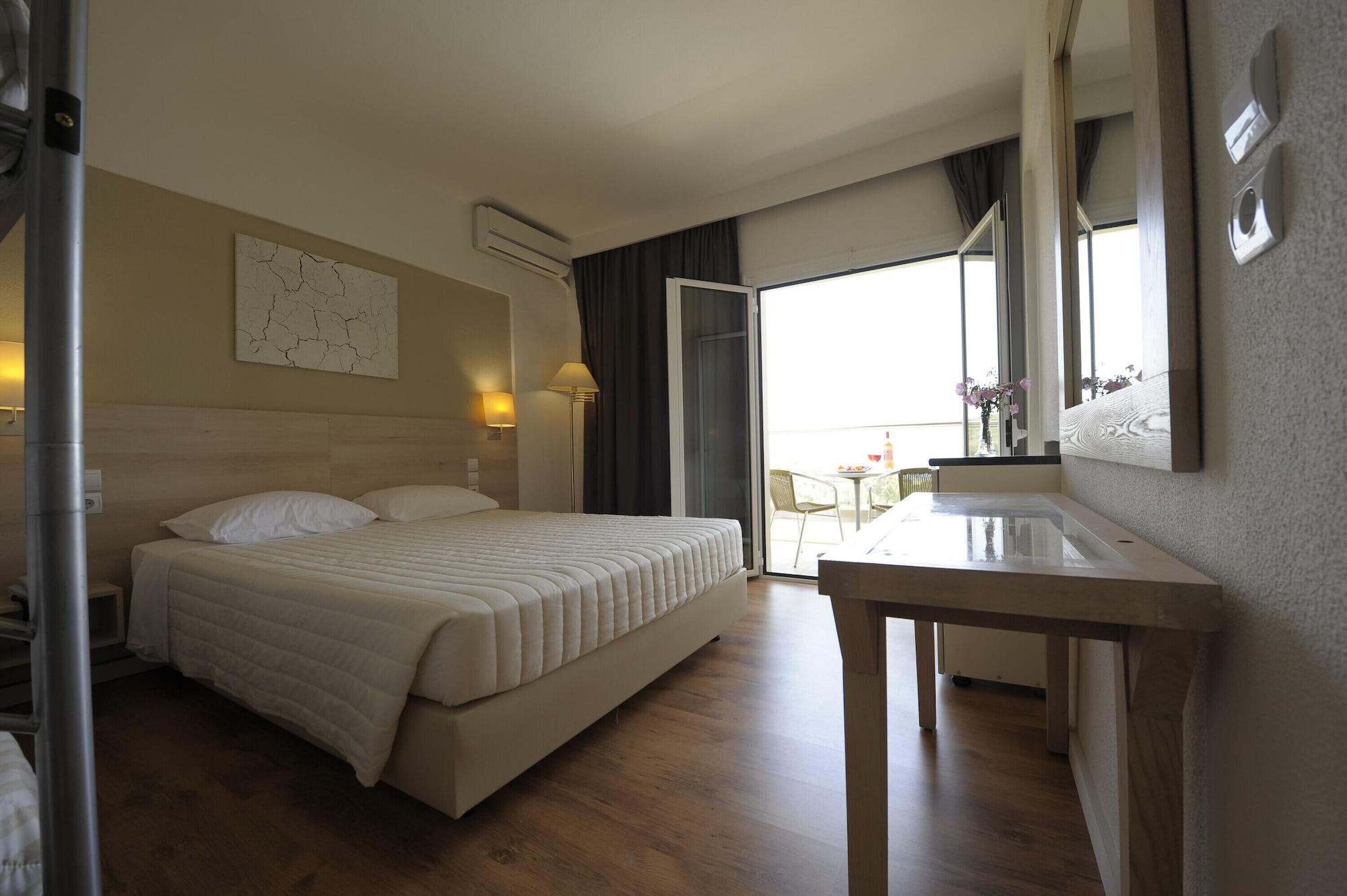 غرفة كلاسيكية بسرير مزدوج أو سريرين منفصلين بإطلالة على البحر، Evia Riviera Resort By Anayia All Inclusive Resorts 2/3