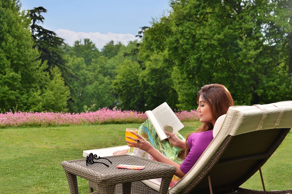 Golden Tulip Srinagar 44/48