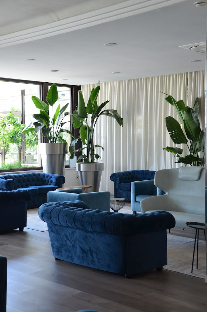 Oxygen Lifestyle Hotel 25/50