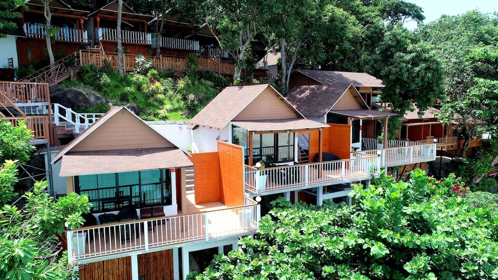 Chareena Hill Beach Resort 3/70