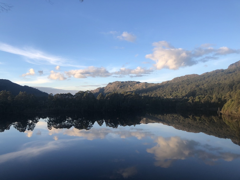 Tullah Lakeside Lodge 52/64