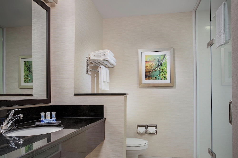 Fairfield by Marriott Inn & Suites Columbus 40/40