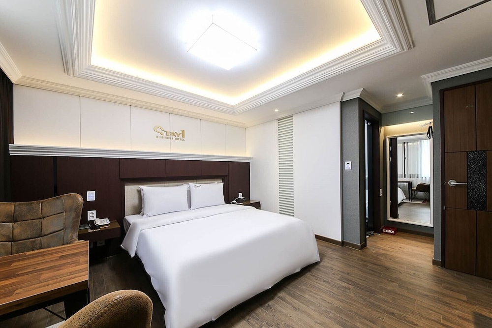 Stay 1 Hotel 13/49