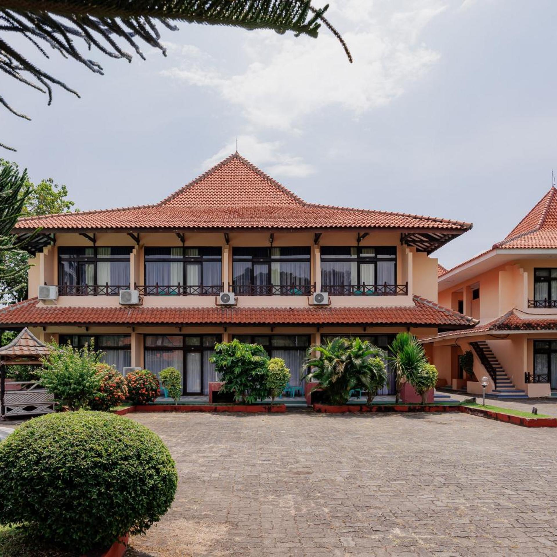 RedDoorz Plus near Tugu Mercusuar Anyer 5/50