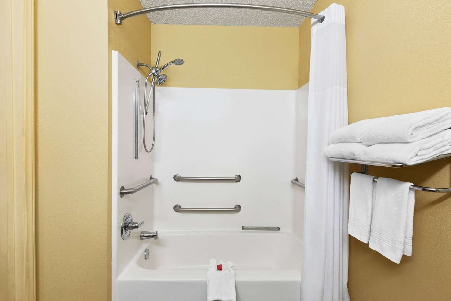 Microtel Inn & Suites By Wyndham Thomasville/High Point/Lexi 15/15