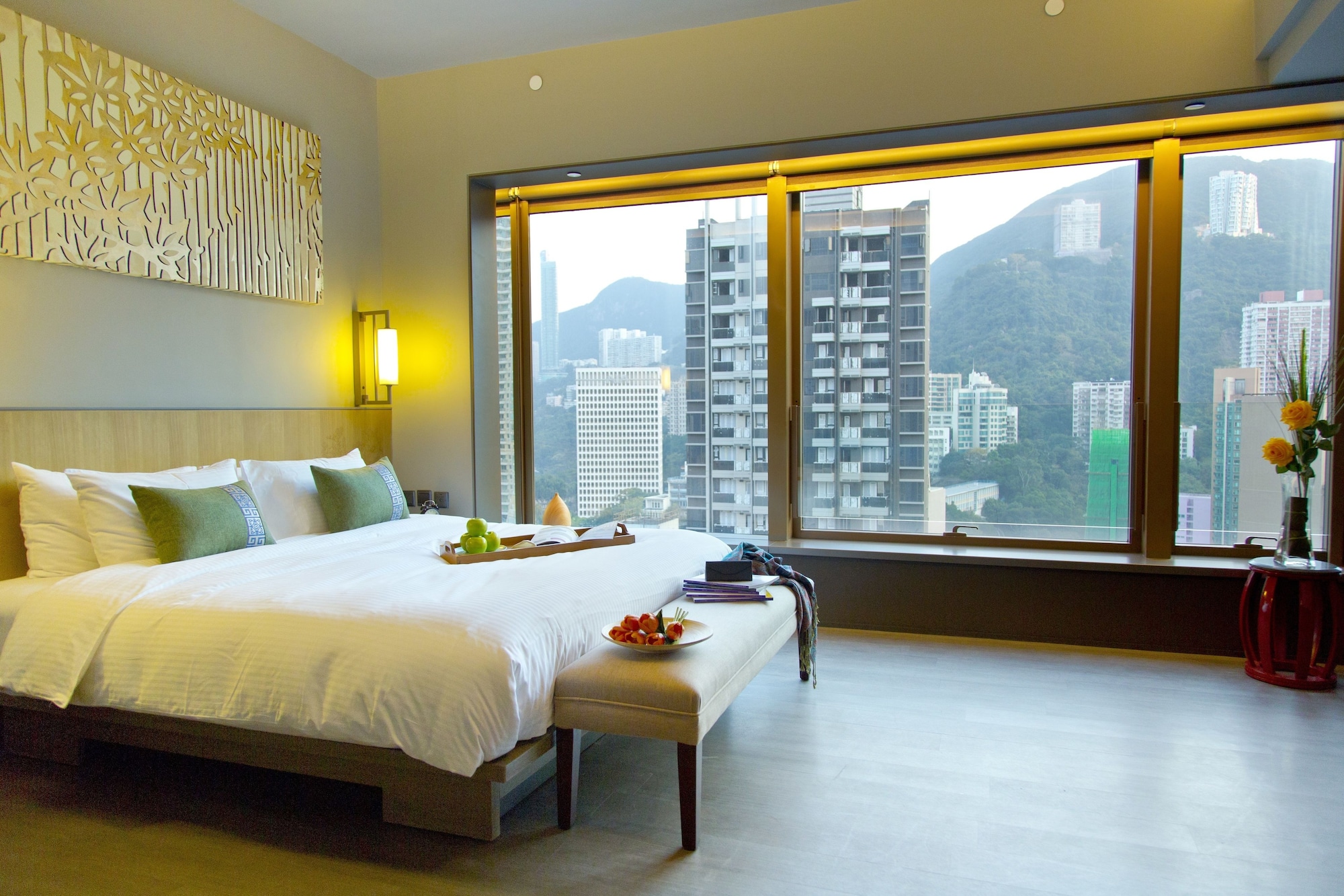 SUITE, KING BED, MOUNTAIN VIEW
