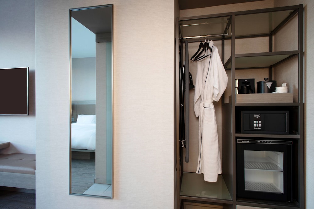 AC Hotel by Marriott Beverly Hills 15/54