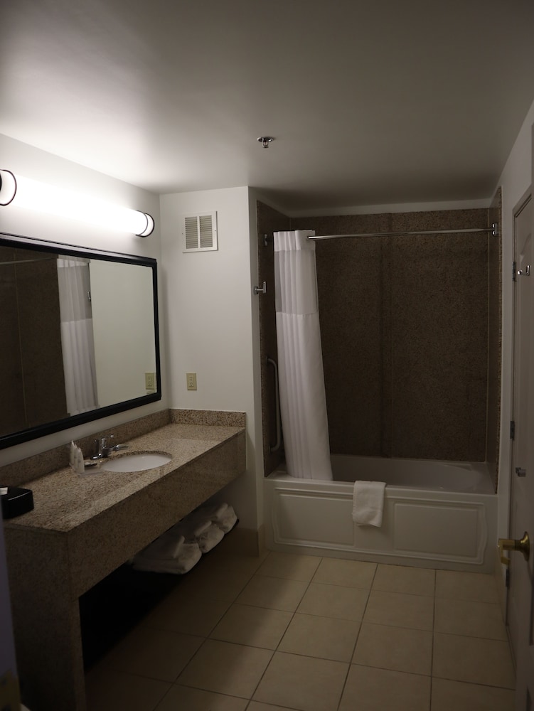 Country Inn & Suites By Radisson, Emporia, VA 4/37