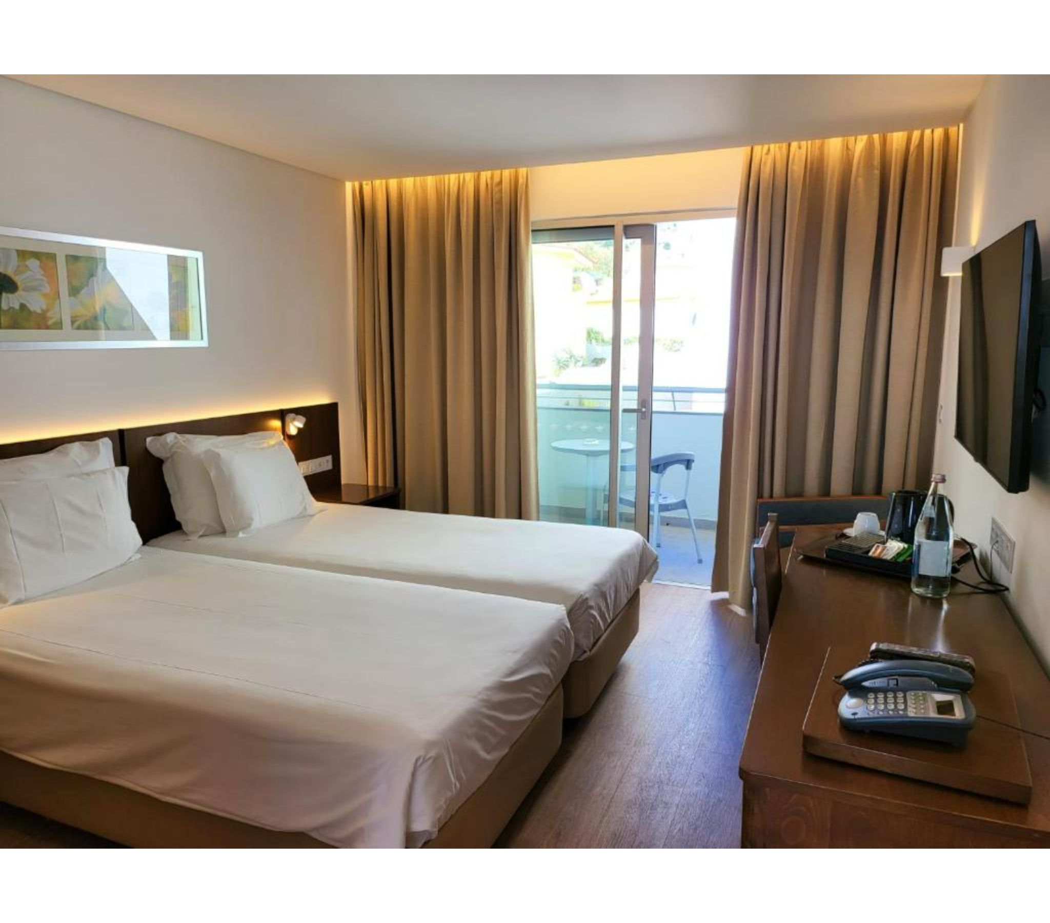 Superior, Twin Beds, Land View