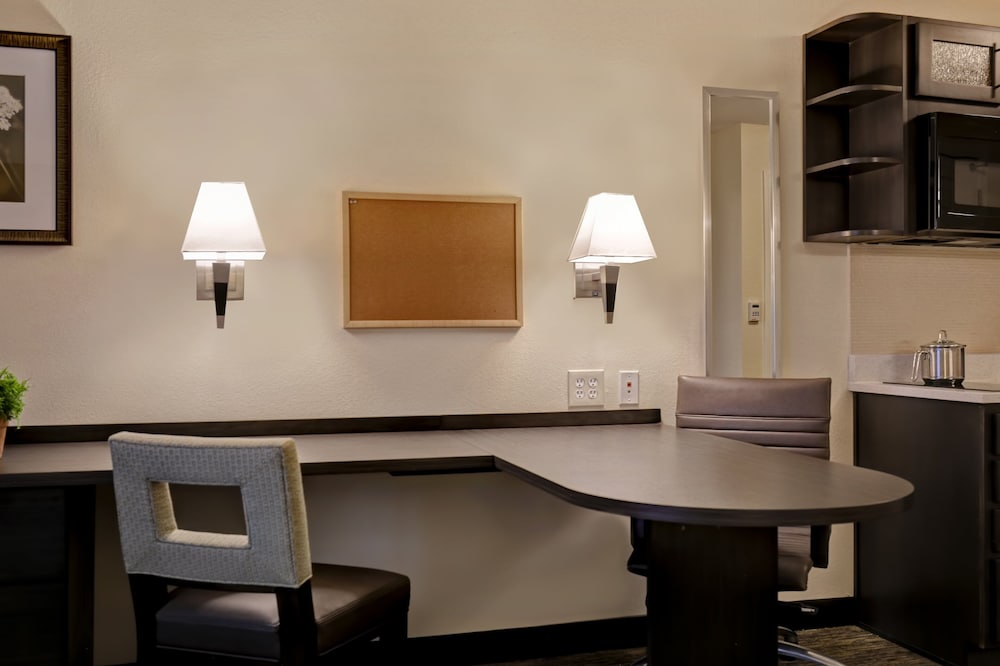 Candlewood Suites Indianapolis - South 50/77