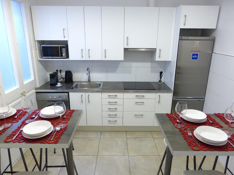 Super Balmes Guest House 14/16