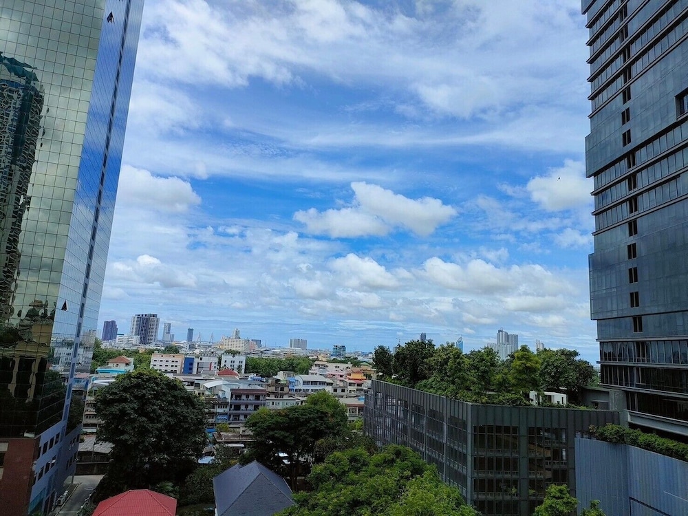 Collection O The Step Sathorn 58/63