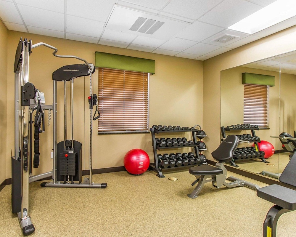MainStay Suites Stanley 23/46