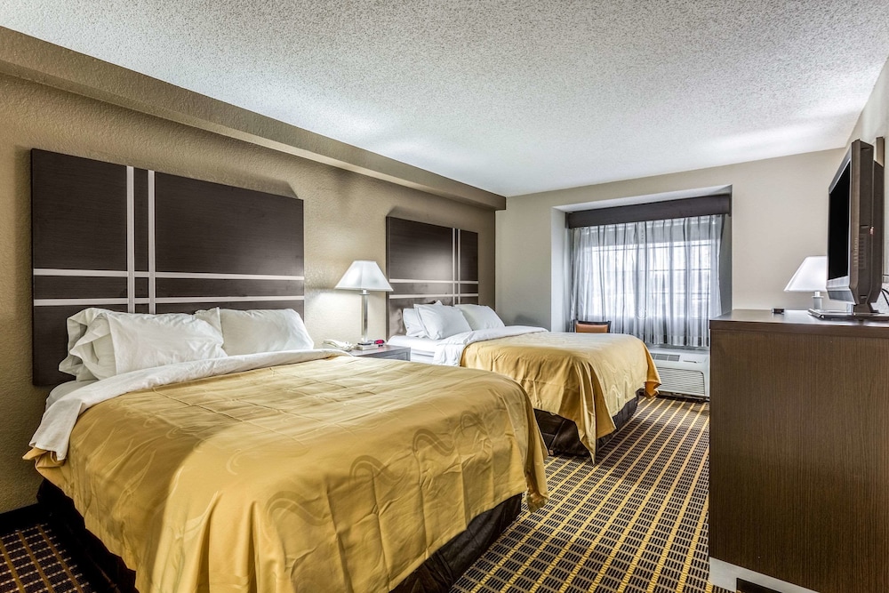 Quality Inn and Suites El Paso I-10 22/43