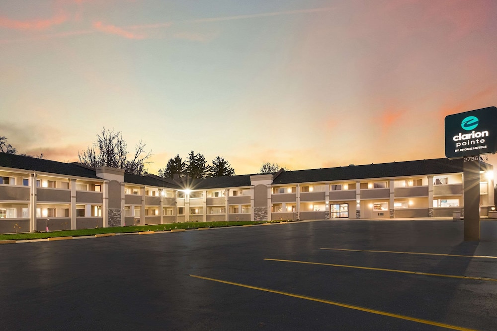 Clarion Pointe East Lansing University Area 1/33