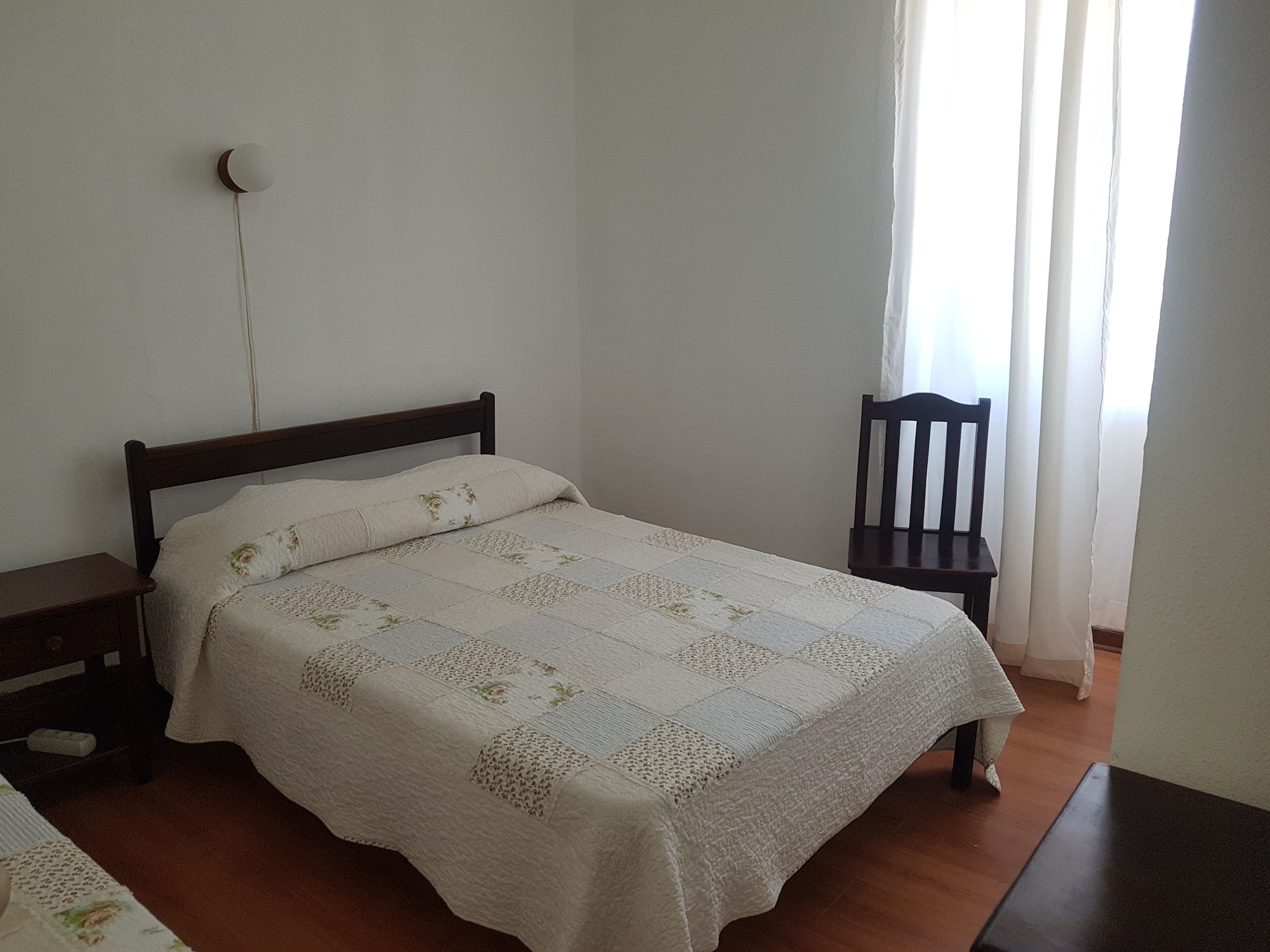 ROOM, DOUBLE BED
