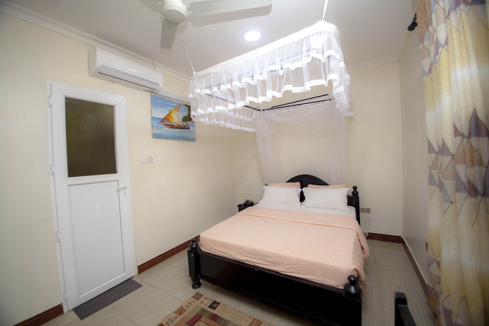 Perfect Home Two minutes to Kijiji Beach [VR] 14/50