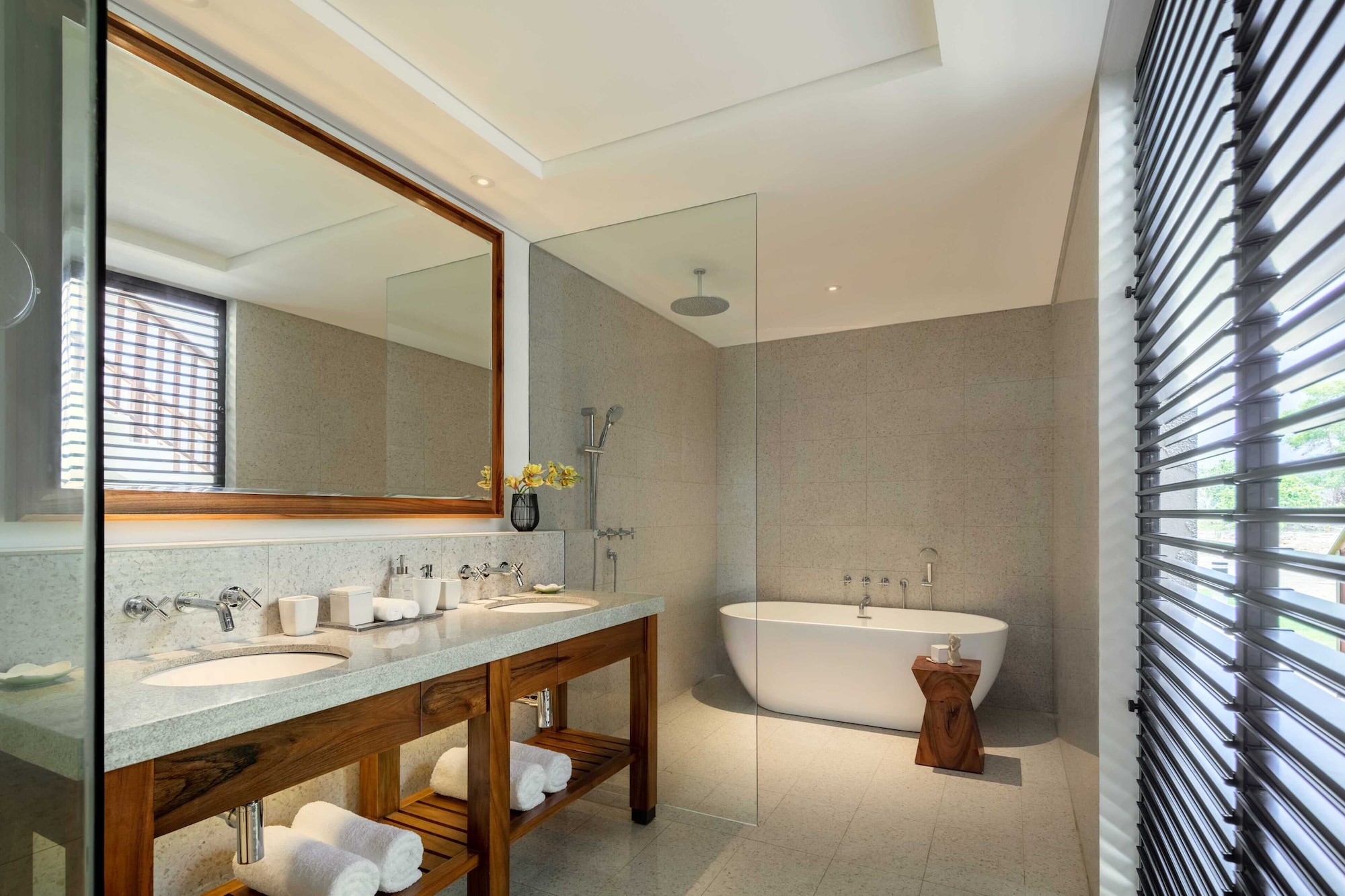 GARDEN SUITE, UPPER