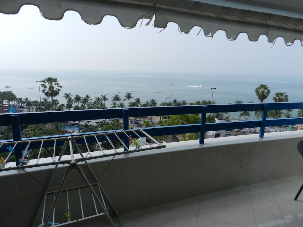 Alex Group Jomtien Plaza Condotel photo4