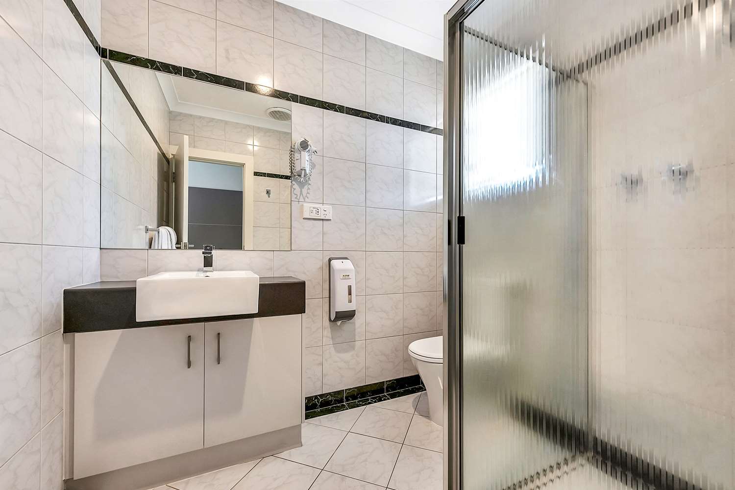 غرفة بسرير كوين وسرير فردي، Comfort Inn And Suites Manhattan 3/3