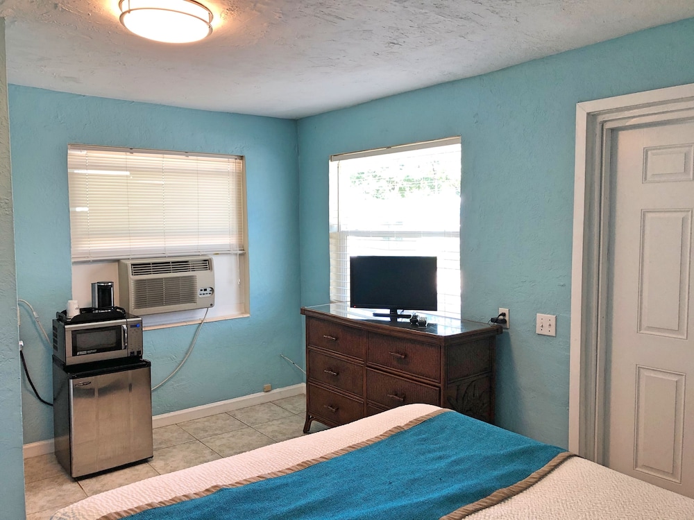 The Pelican Key Largo Cottages 7/76
